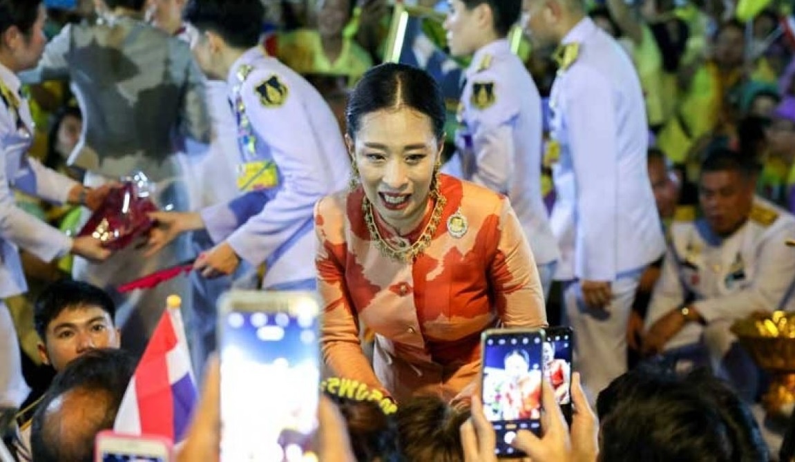 Cong chua Thai Lan phai tro tim, phoi, than hinh anh