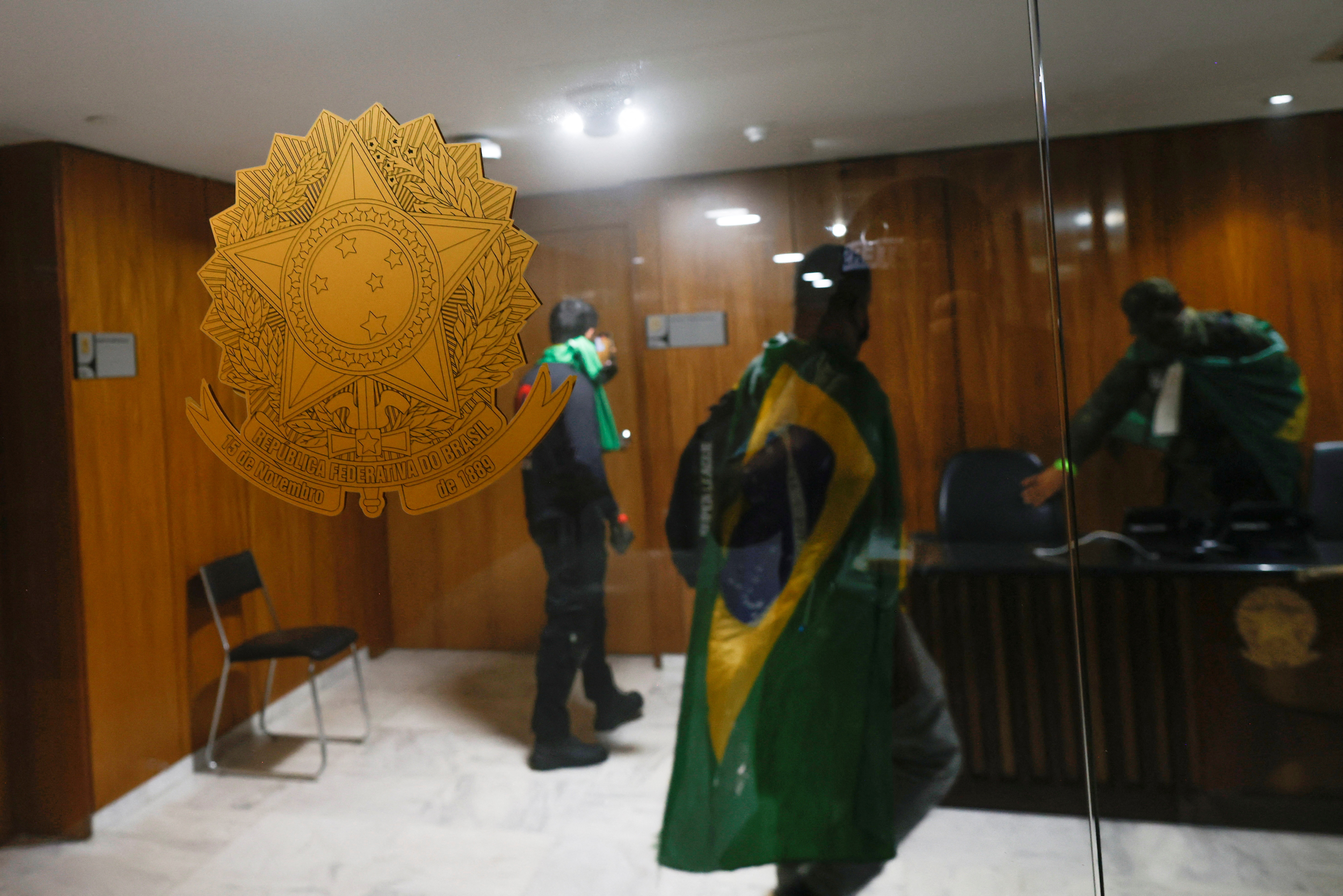 bao loan Bazil anh 8