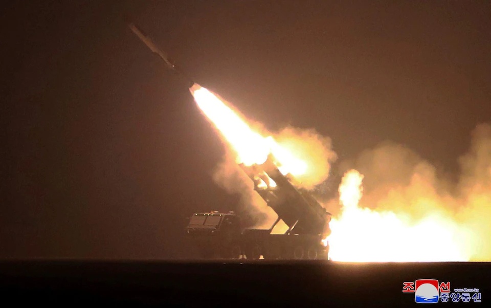 Trieu Tien phong 4 ten lua Hwasal-2 nhung Han - Nhat khong phat hien hinh anh