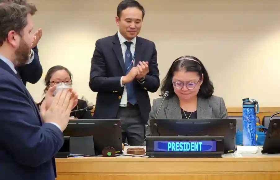 Khoanh khac Lien Hop Quoc dat thoa thuan lich su ve bien hinh anh