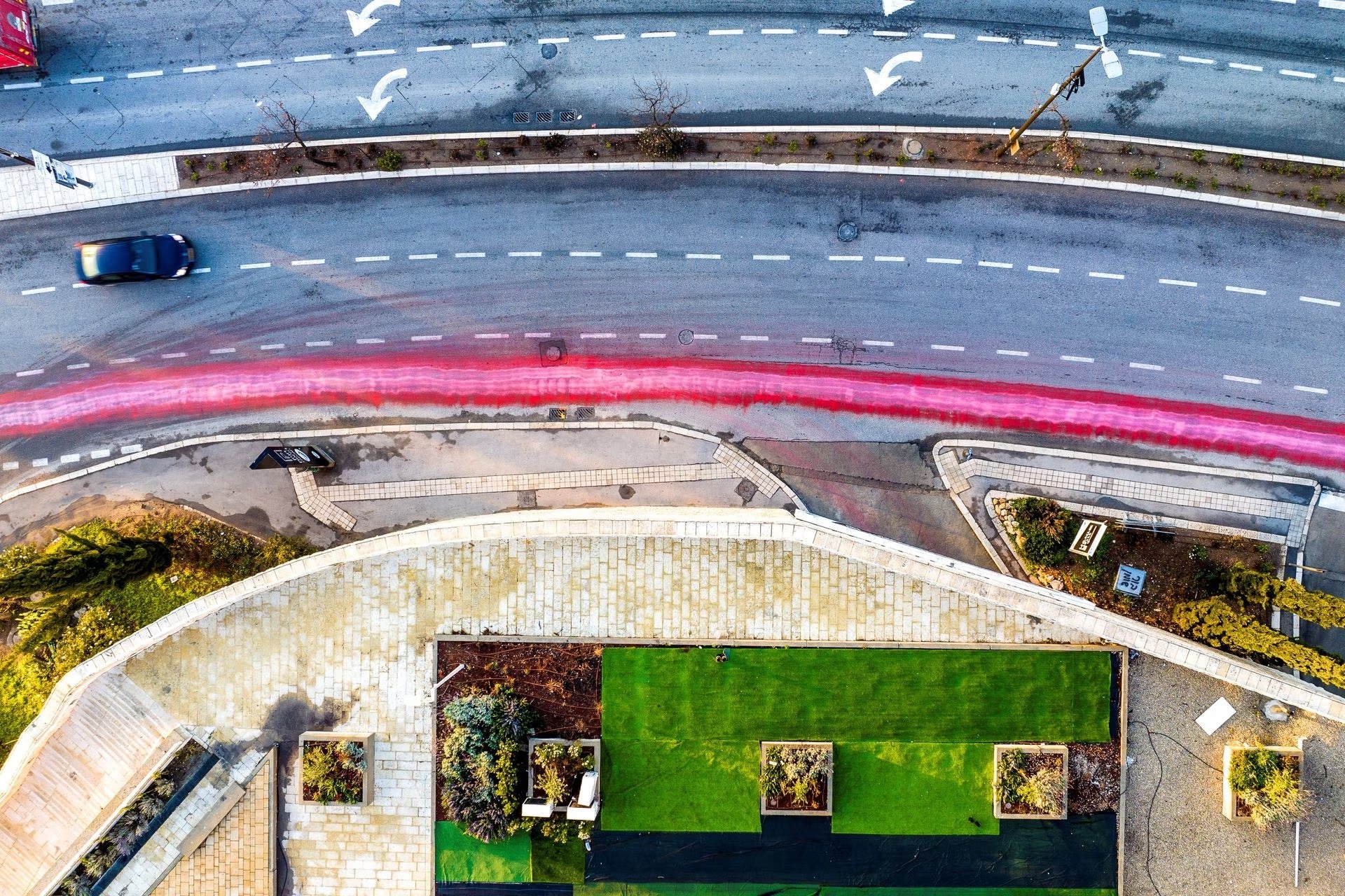 Vet son do tren con duong dan den Toa an Toi cao Israel hinh anh