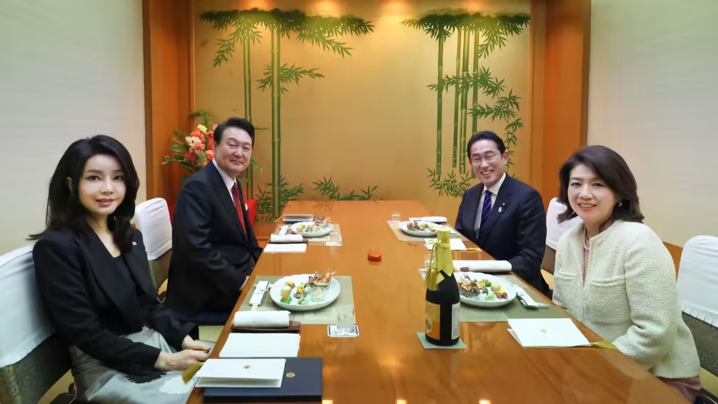 Quan he Nhat-Han anh 1