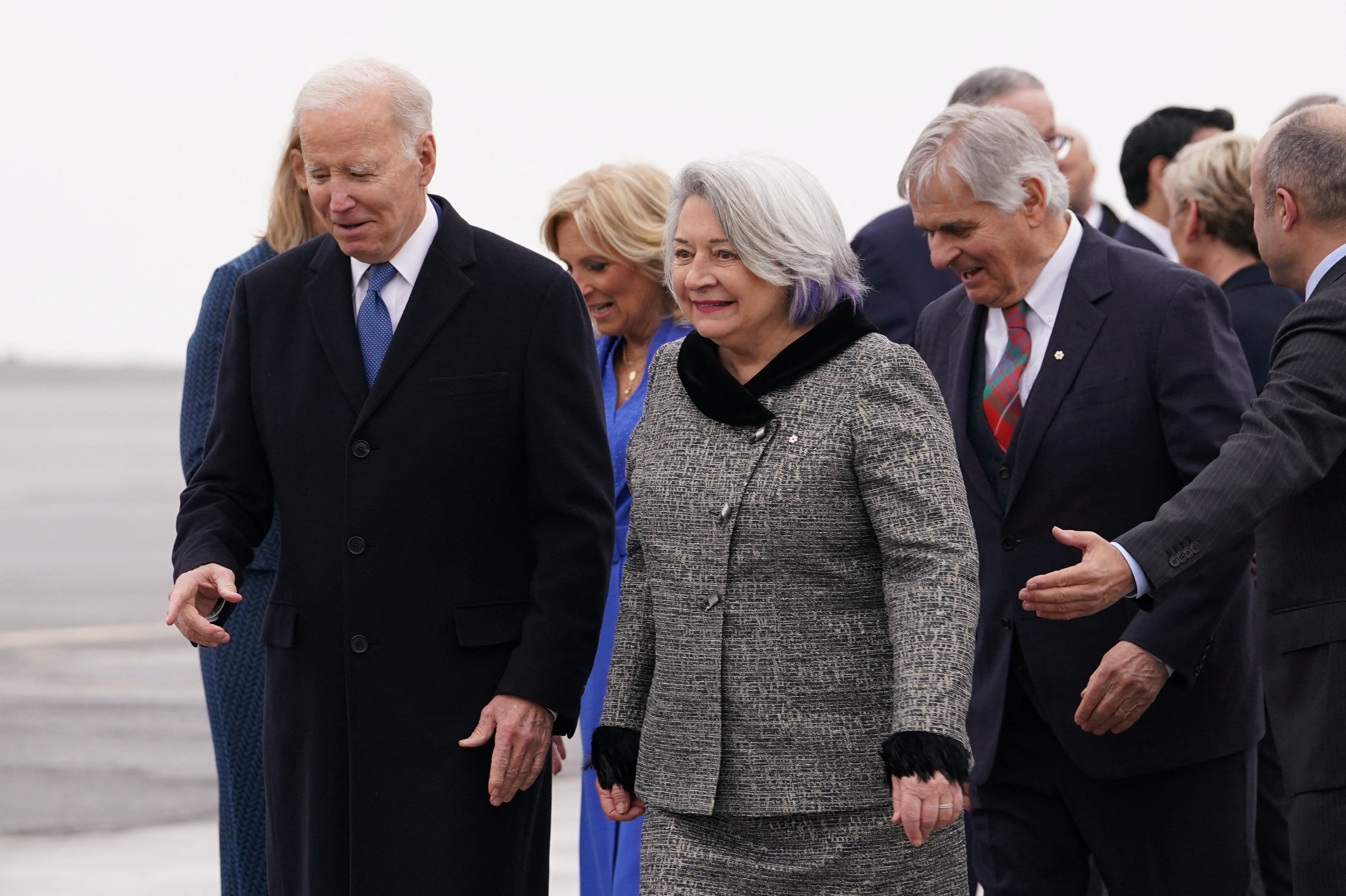 Tong thong Biden lan dau toi Canada hinh anh