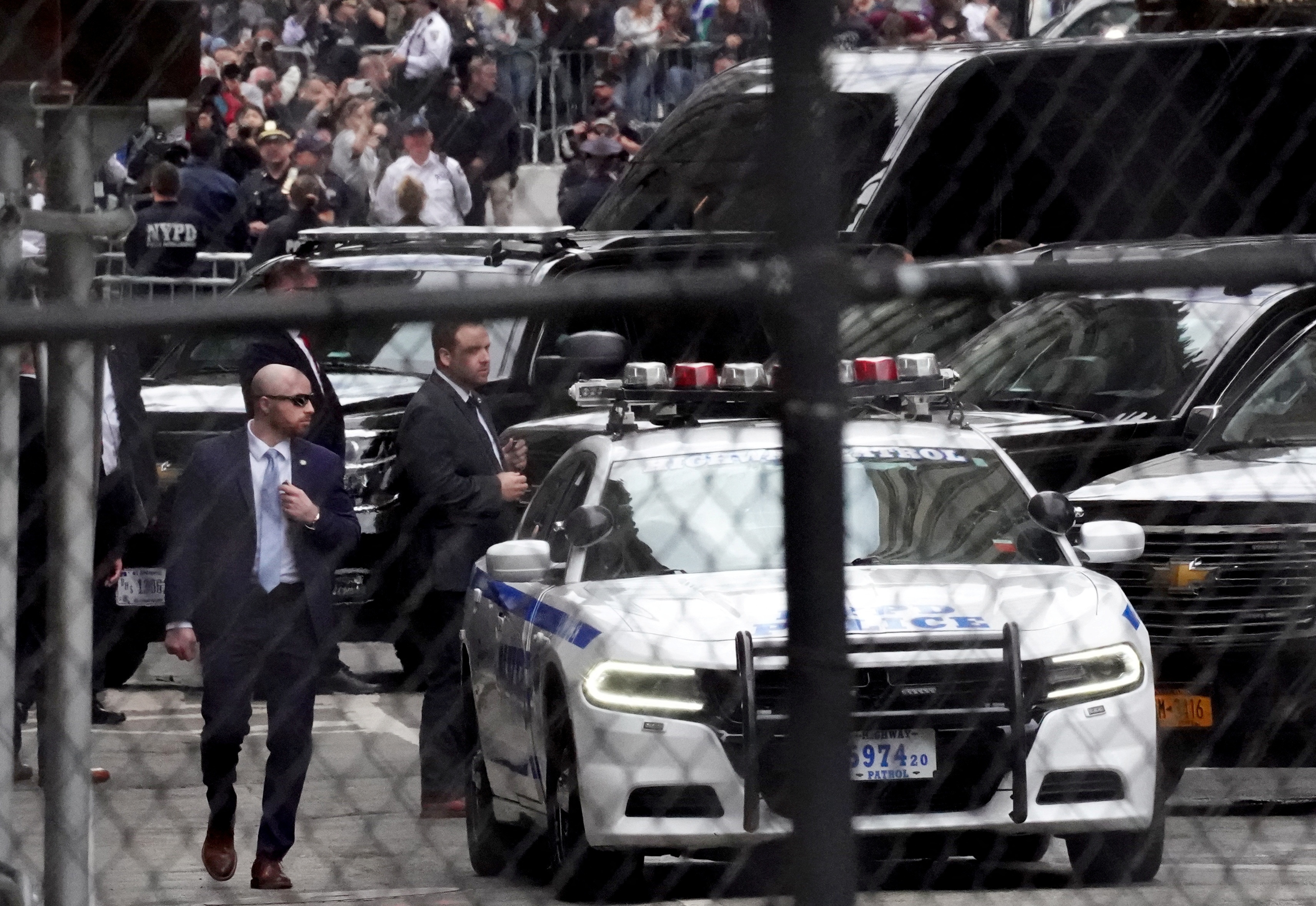 Ong Trump tai toa hinh anh