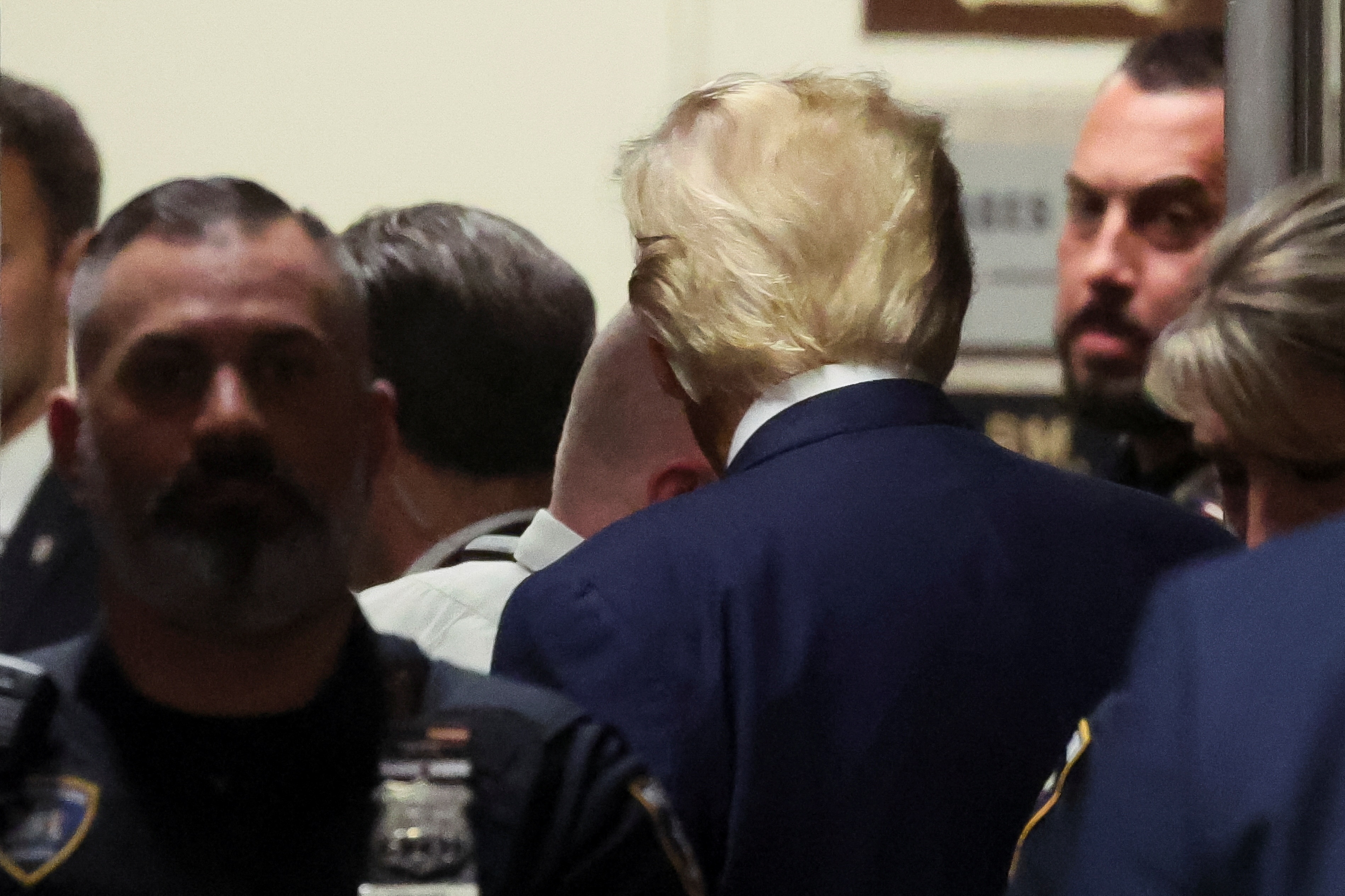 ong Trump o toa anh 8