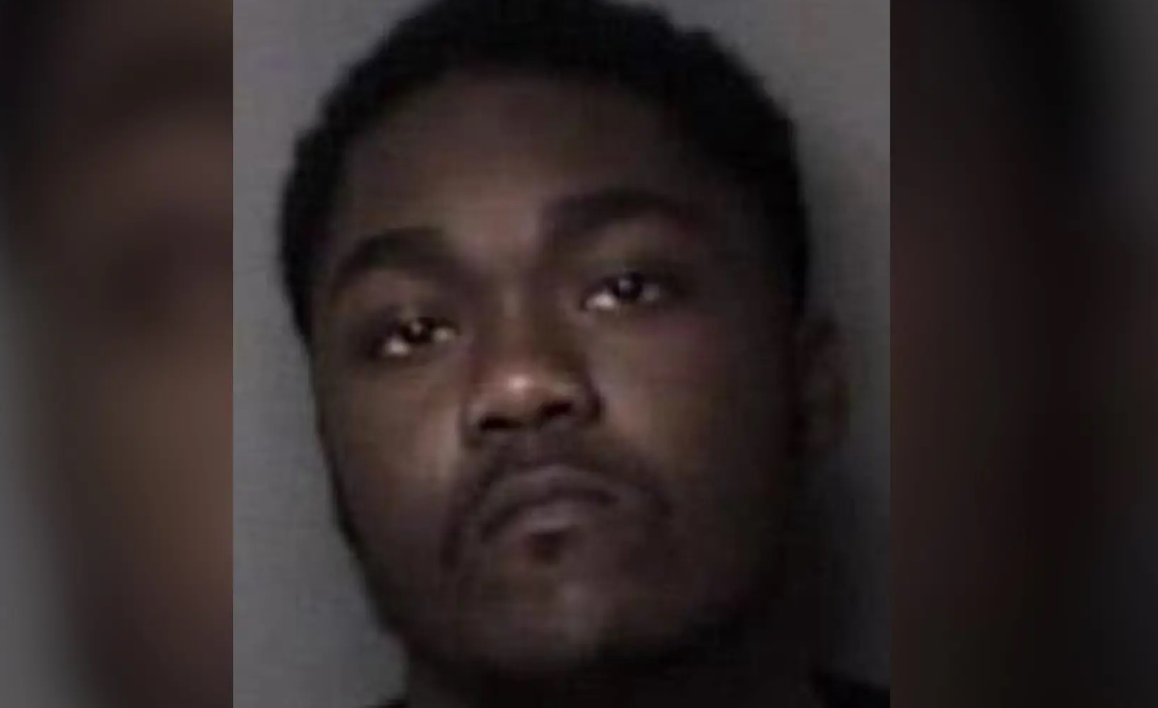 Be 6 tuoi va cha me bi ban vi qua bong lan vao san nha hang xom o My hinh anh