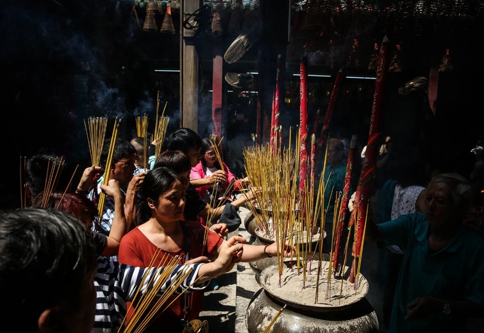 Van khan ram thang Gieng cau gia dinh van su nhu y hinh anh