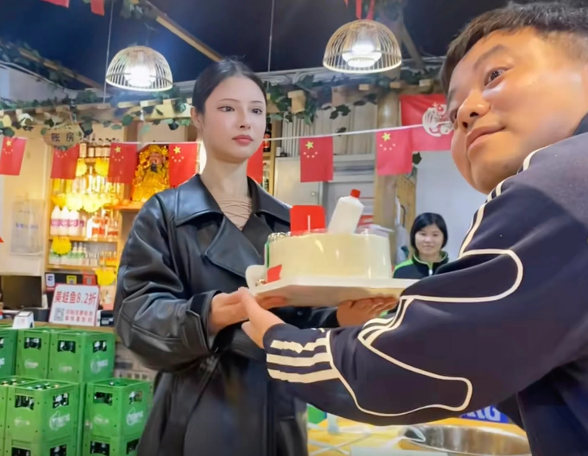 'Robot song' trong nha hang lau gay sot hinh anh