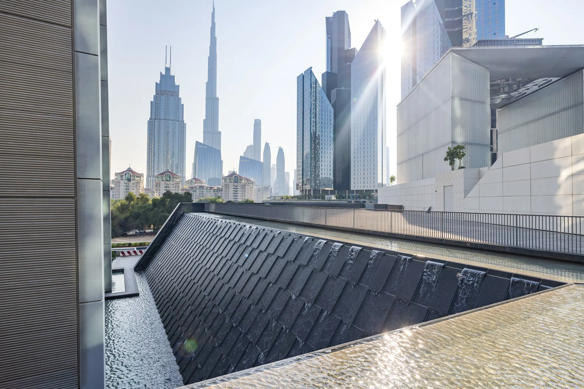 Nang nong,  Toa nha, anh 1