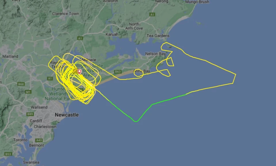 May bay ha canh bang bung sau 4 gio bay vong tron hinh anh