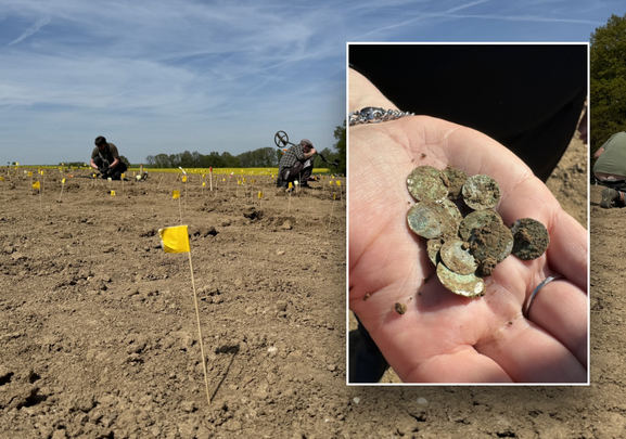 Tinh co phat hien kho bau thoi Trung co khi di dao hinh anh