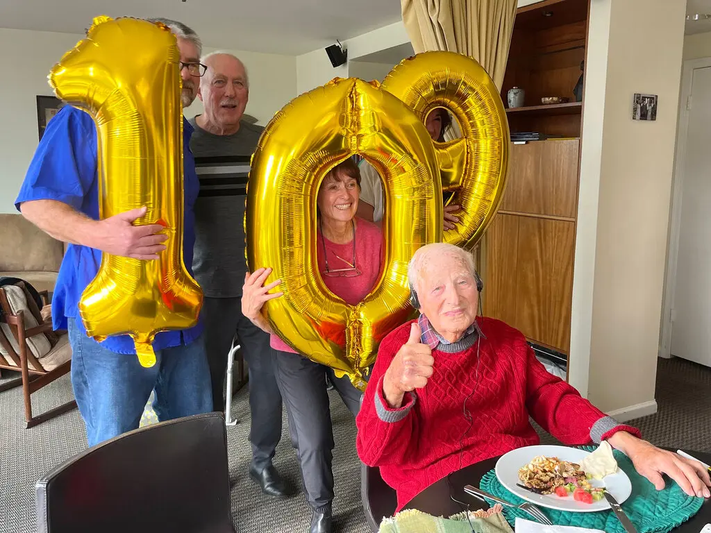 Cu ong cao tuoi nhat anh 1