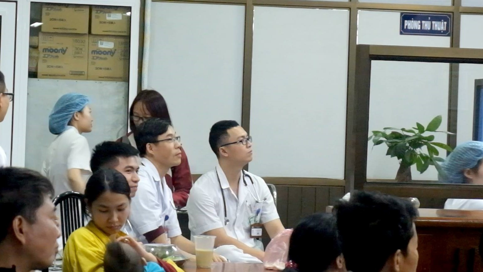 Chua bao gio khong khi bong da tran ngap thu do nhu the hinh anh