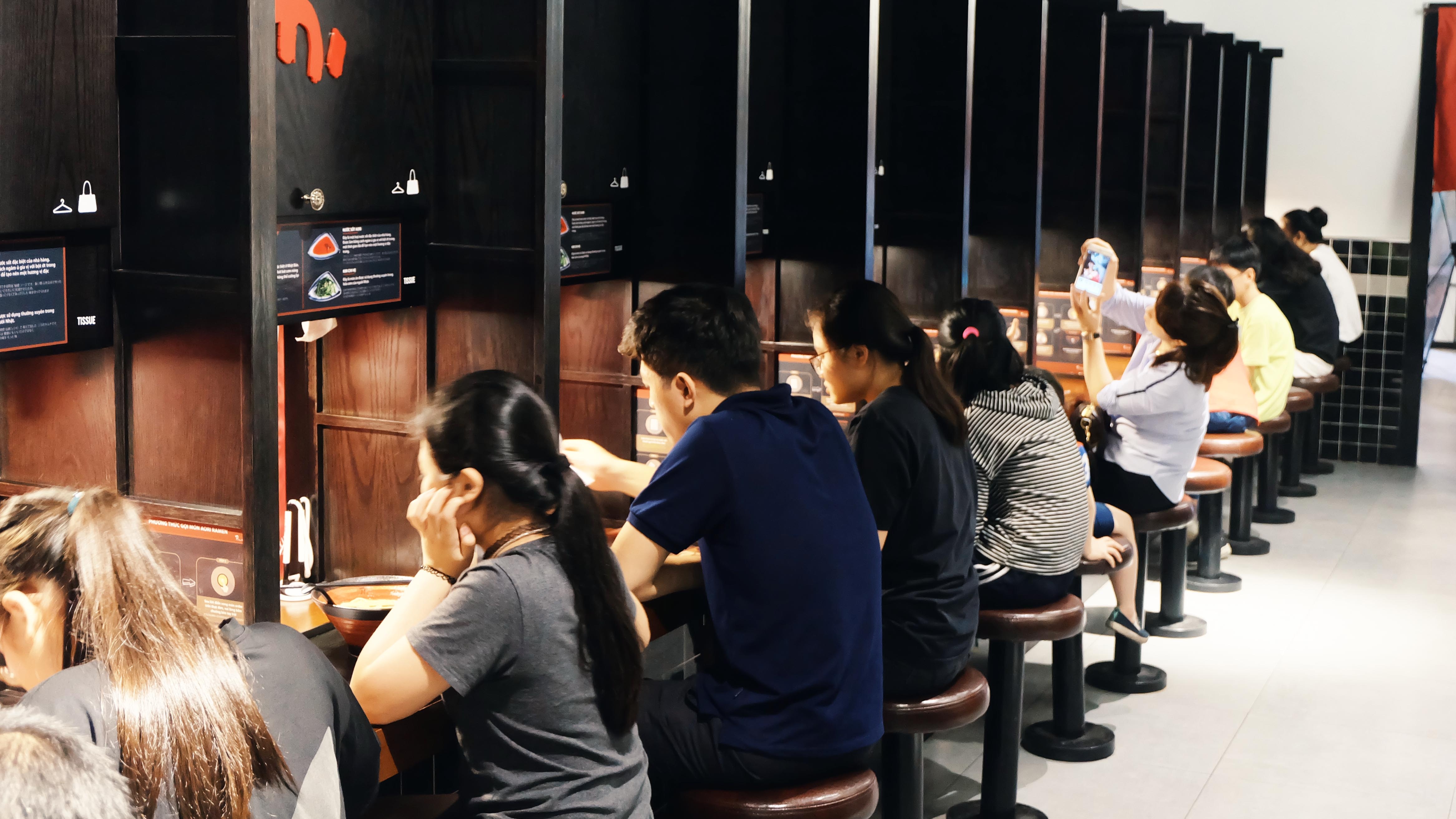 Tiem mi danh cho nhung nguoi thich di an mot minh o Ha Noi hinh anh