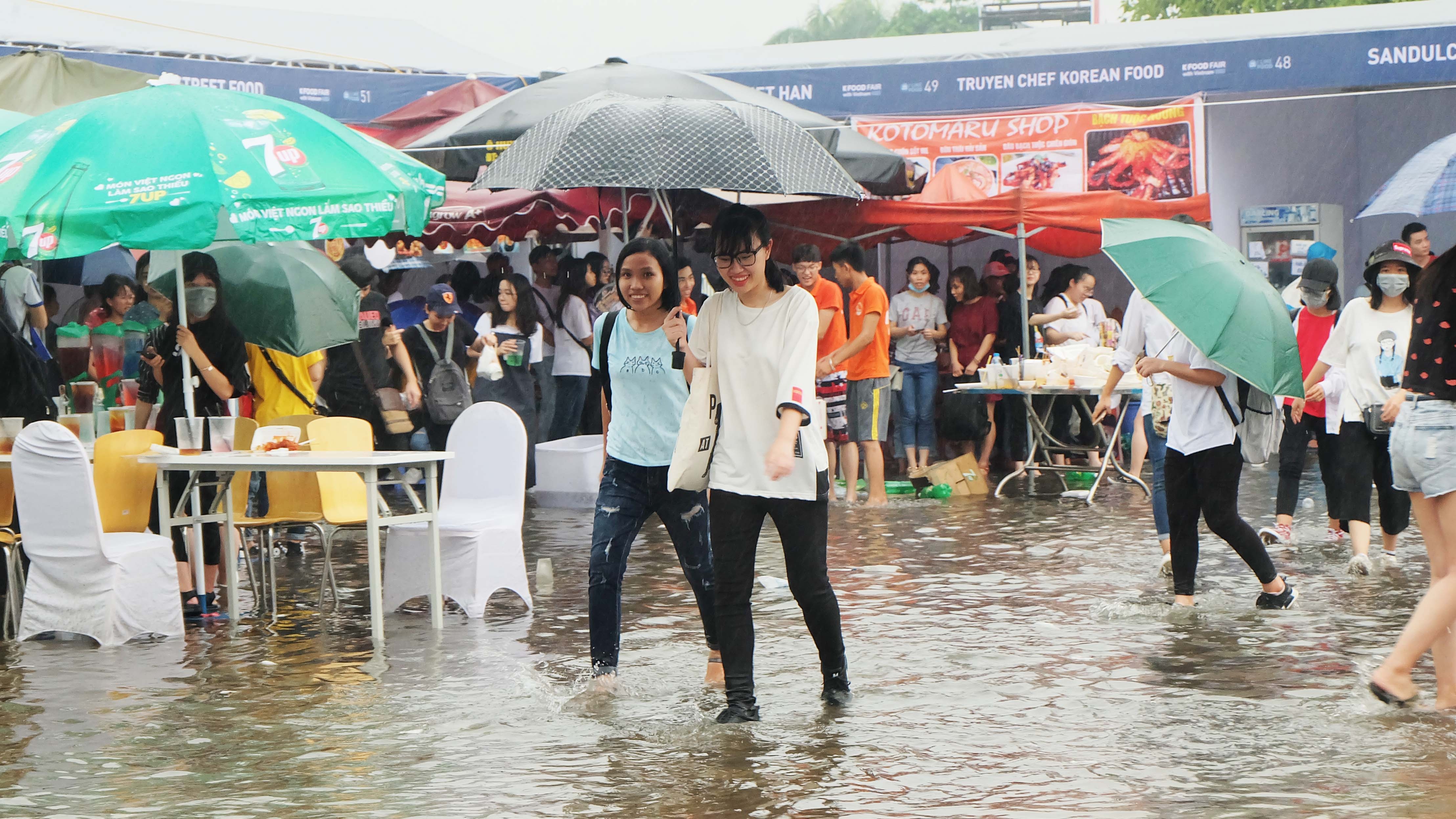 Loi mua tham gia hoi cho am thuc Han Quoc tai Ha Noi hinh anh