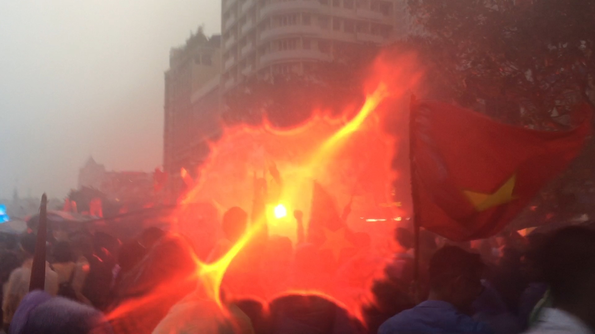 CDV Sai Gon dot phao sang, nhay mua trong mua hinh anh