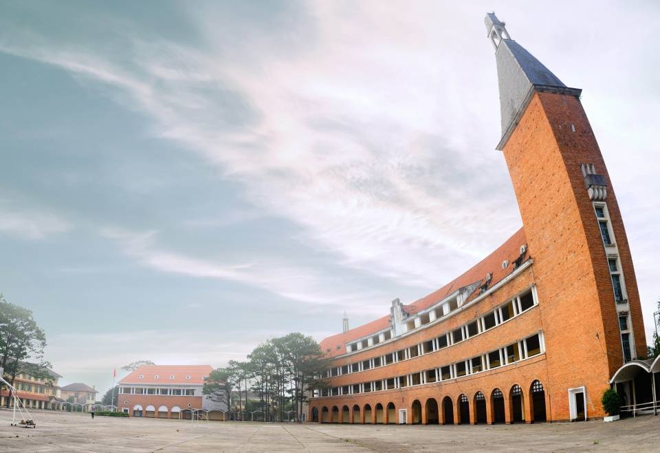 #Justgo: Ngoi truong thu hut khach du lich nhat o Da Lat hinh anh