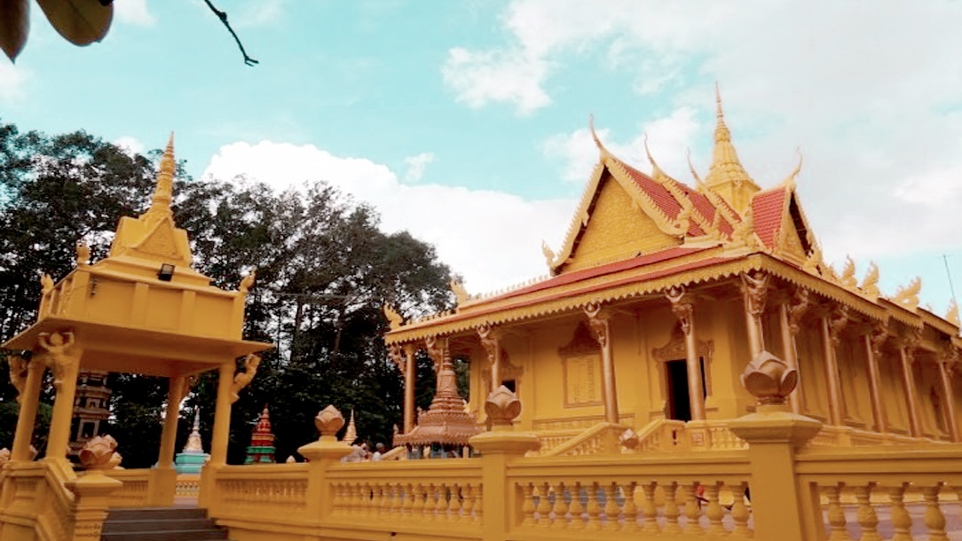 #Justgo: Ghe tham chua Bon Mat doc dao o Soc Trang hinh anh