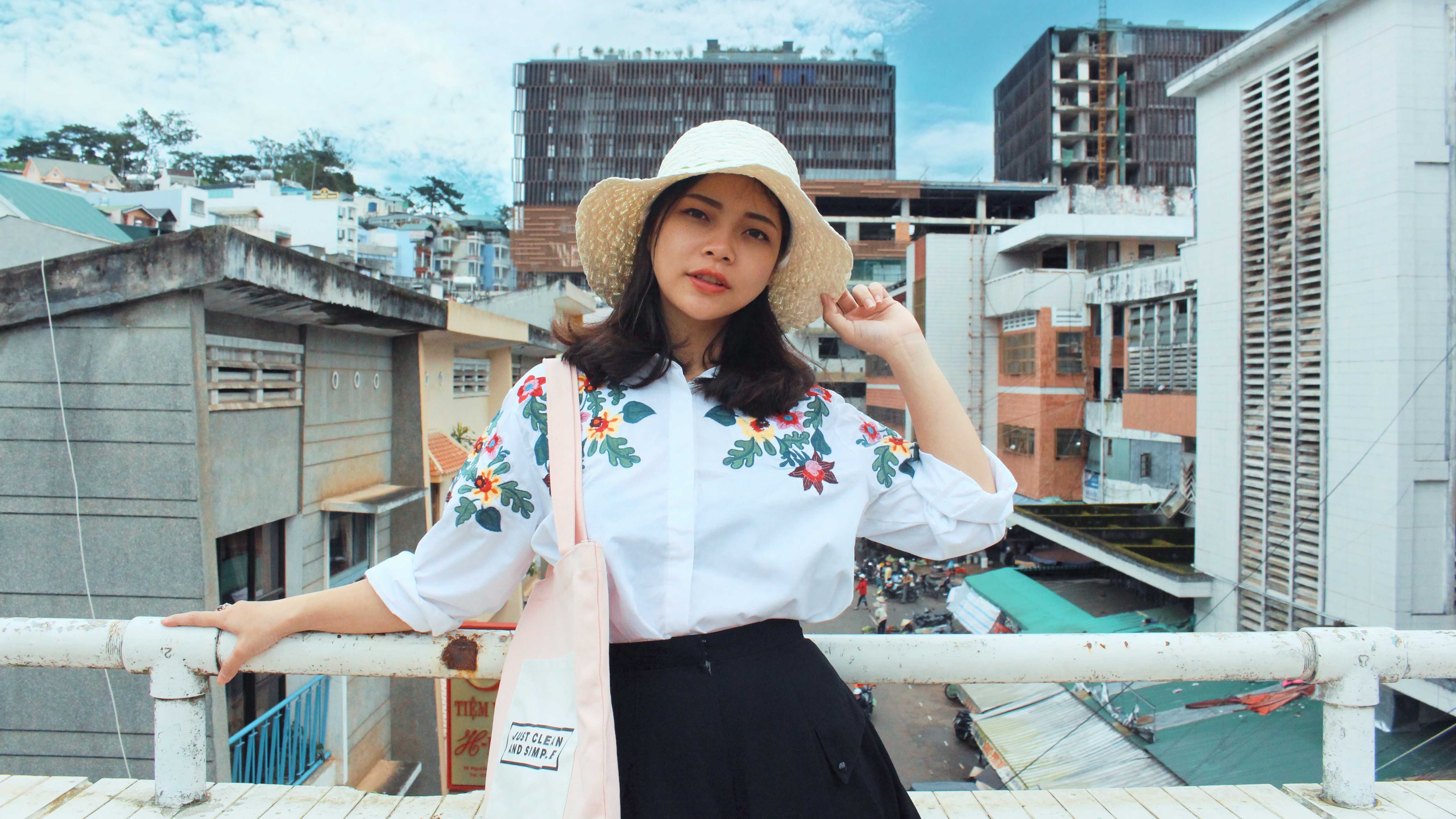 #Justgo: Check-in nhu Hong Kong tai khu cho Da Lat hinh anh