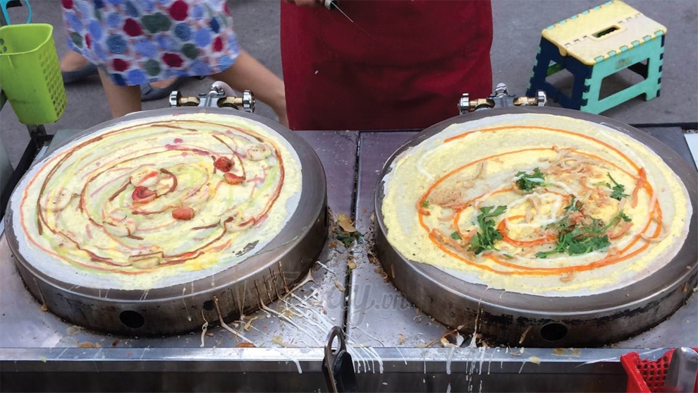 Banh crepe Thai Lan doc dao ngay giua long TP.HCM hinh anh