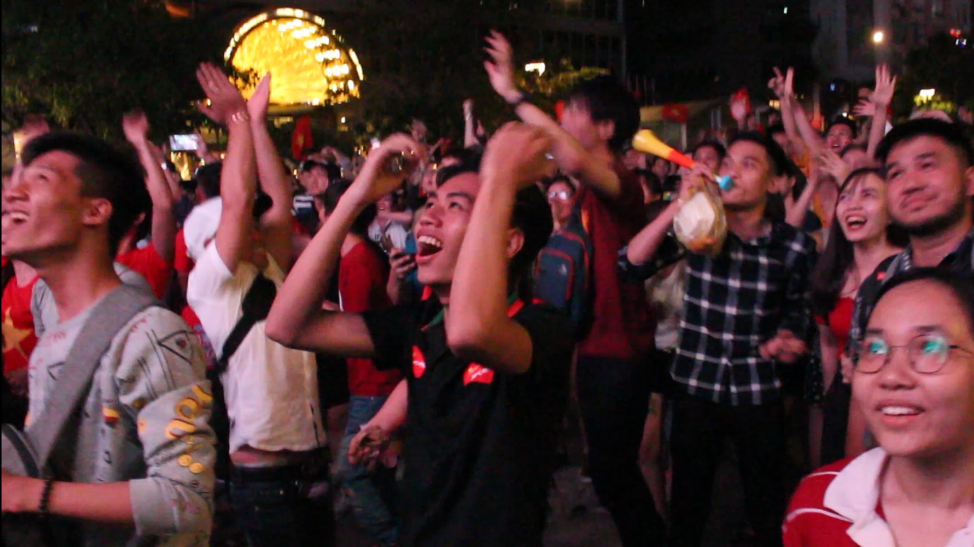 Khoanh khac CDV Sai Gon dem nguoc doi doi nha vao chung ket hinh anh