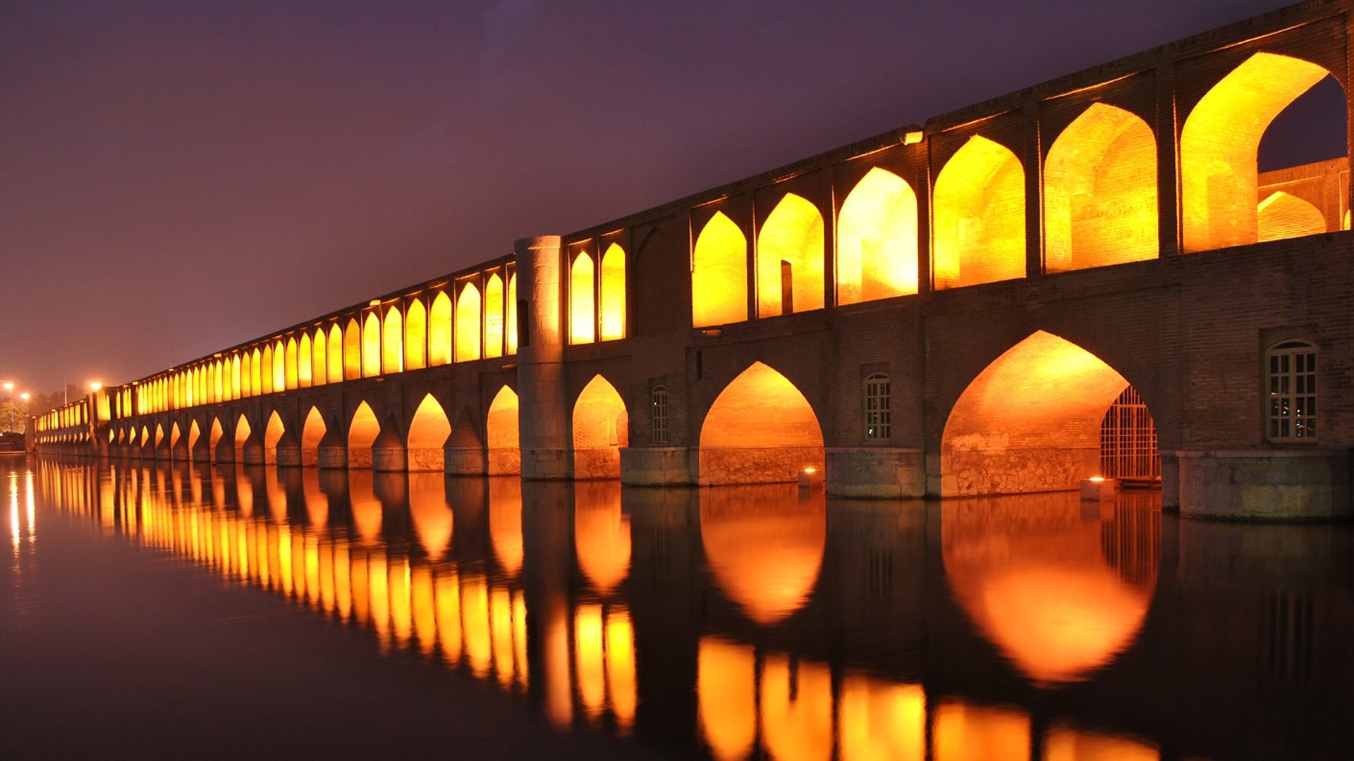 Da mat voi cay cau 33 cong vom, dep nhat Iran hinh anh