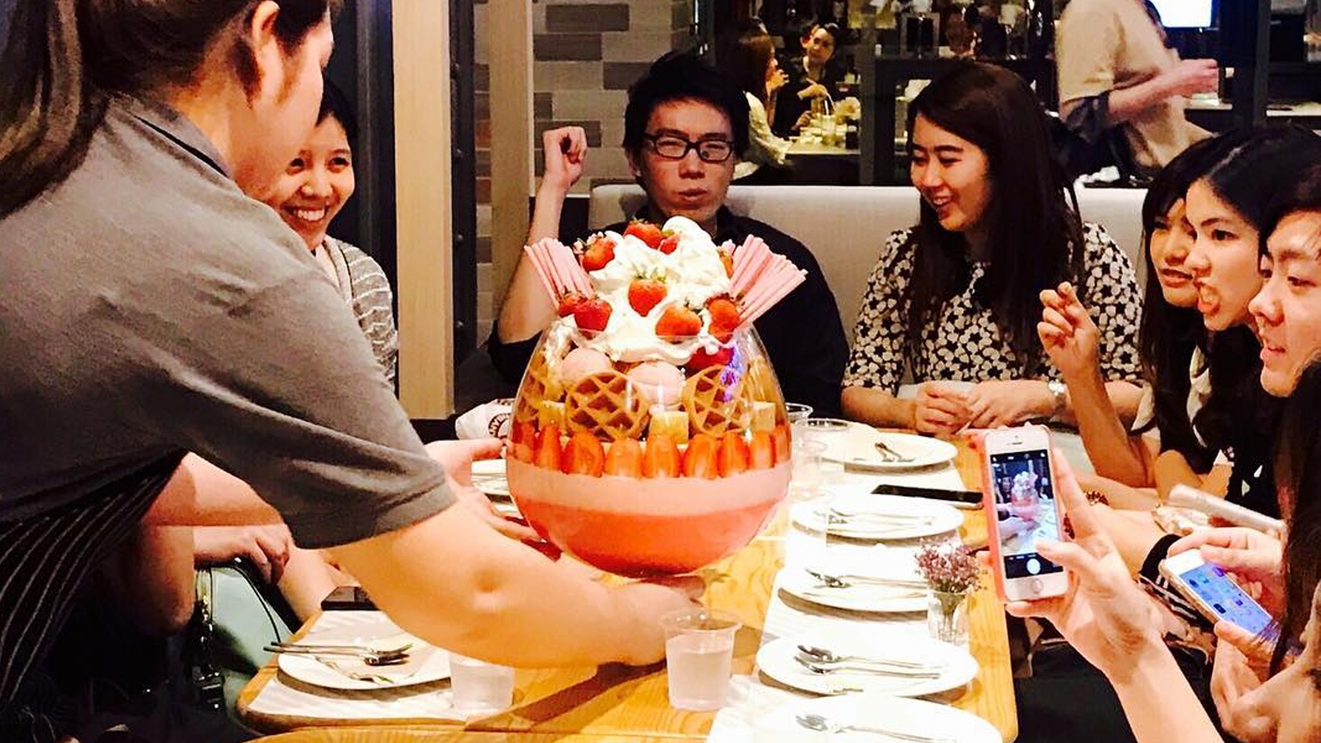 Ly kem khong lo can 10 nguoi an o Thai Lan hinh anh