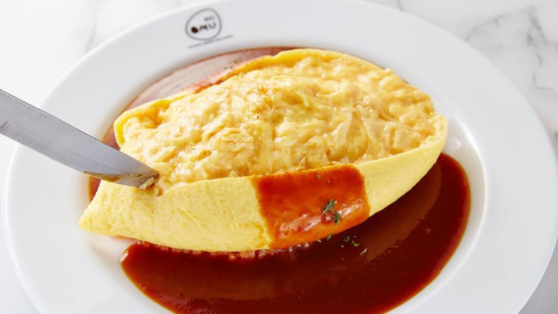 Mon com chien trung che bien la mat o Nhat Ban hinh anh