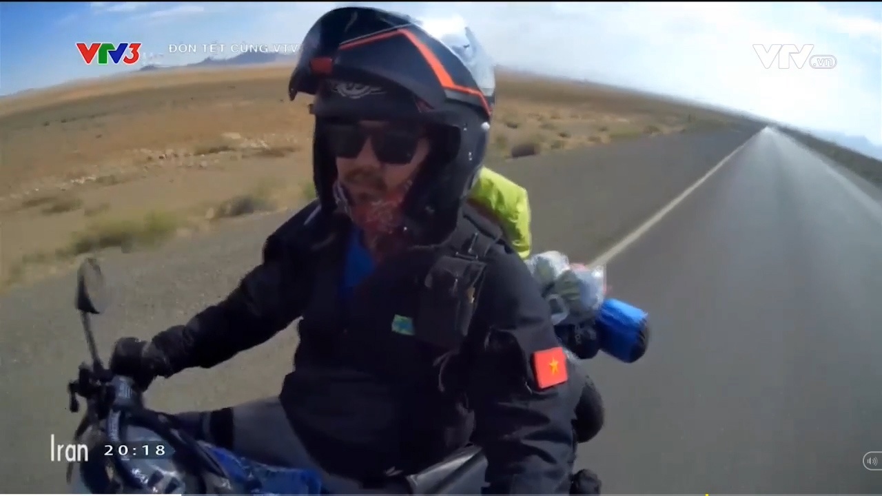 Phuot thu xe may di khap the gian don Tet thu hai xa nha hinh anh