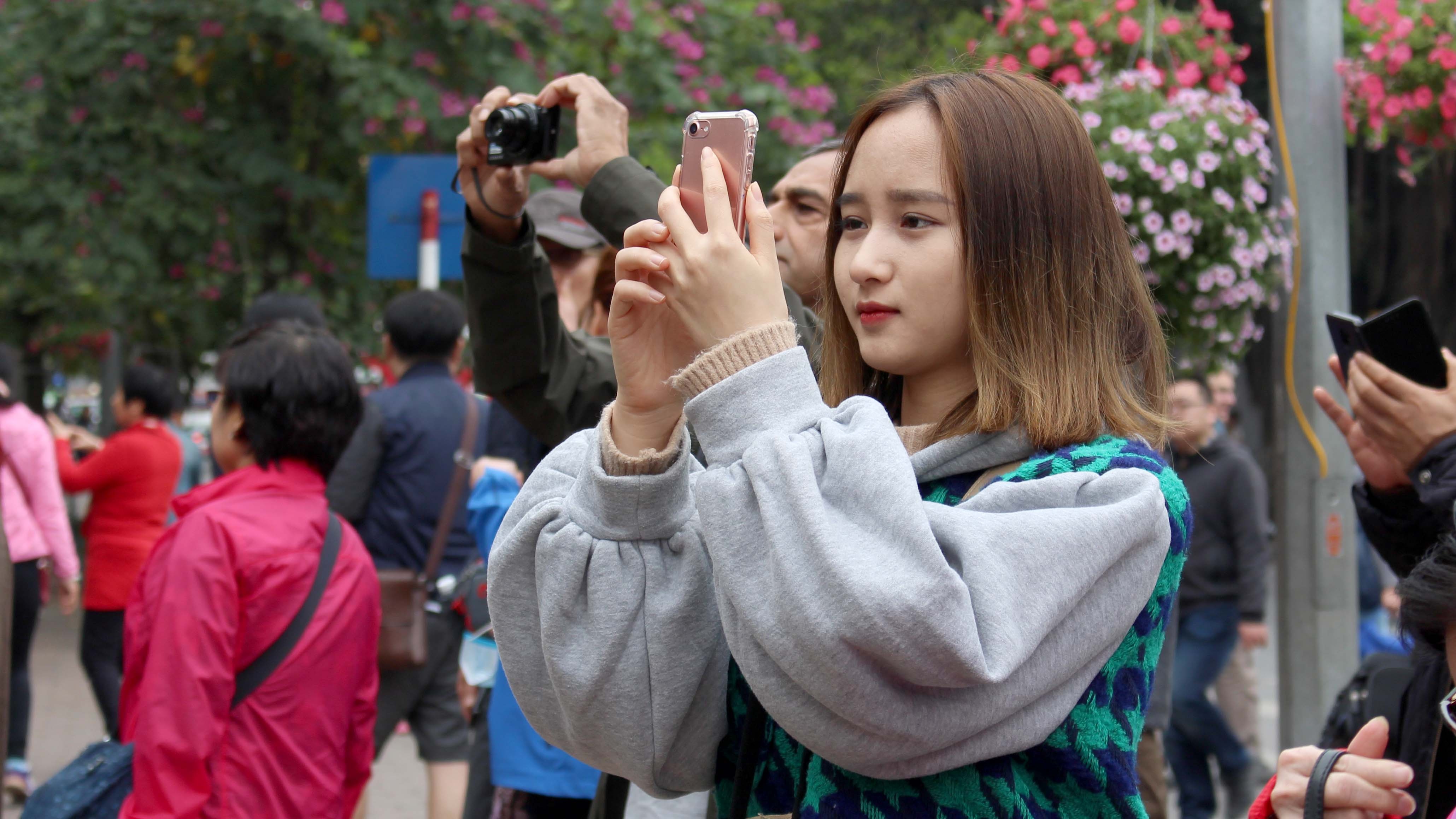 Du khach hao hung voi quang canh Ha Noi nhung ngay hoi nghi My - Trieu hinh anh