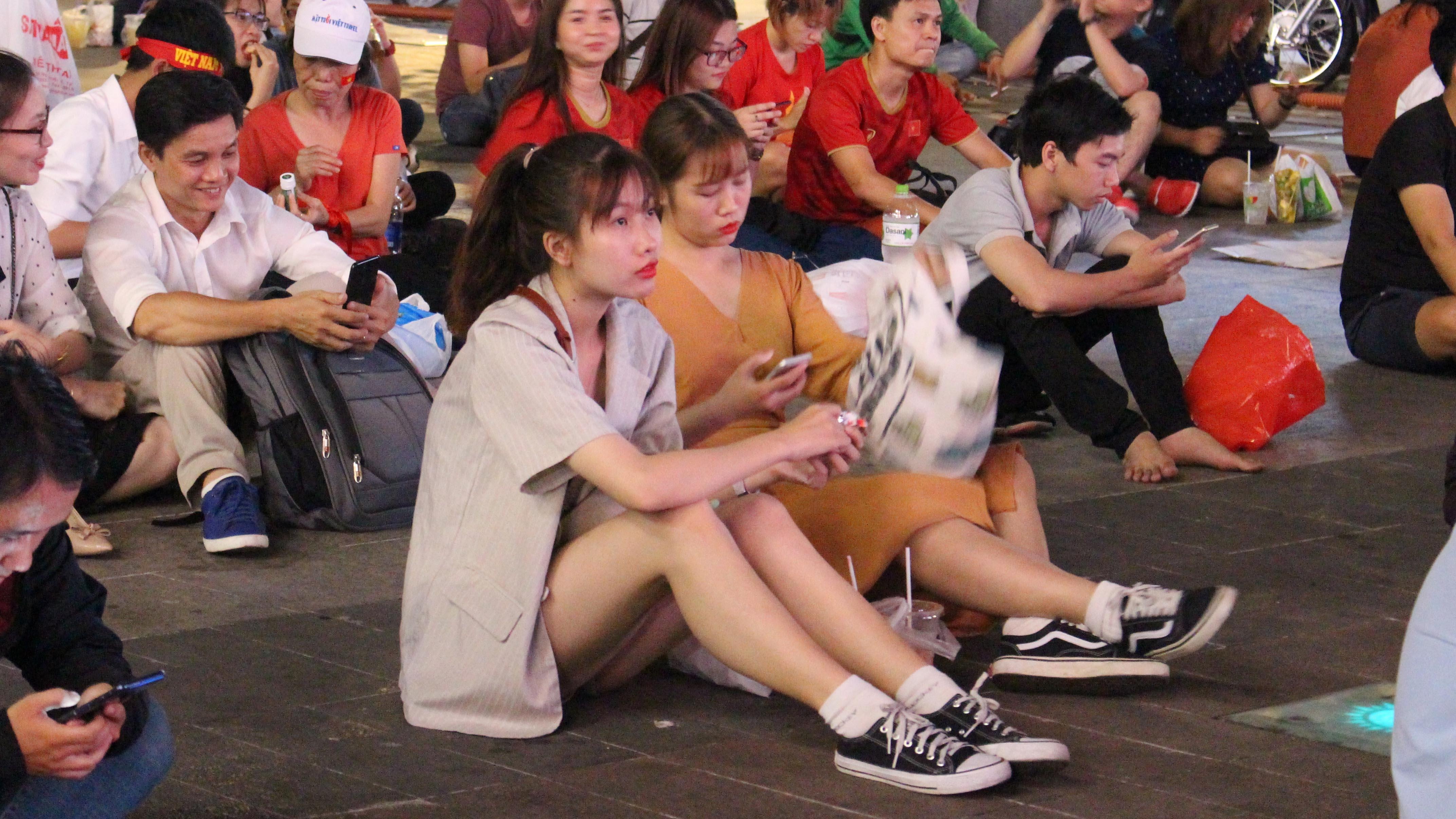 CDV Sai Gon an mi tom, banh mi cho U23 thi dau hinh anh