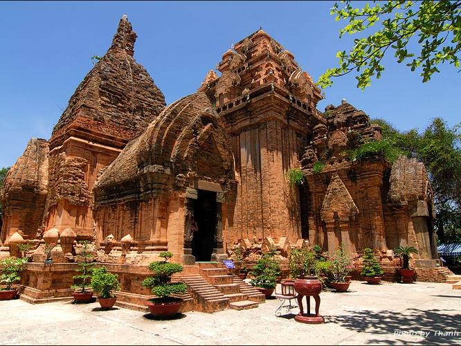 #Justgo: Thap Ba Ponagar dac trung van hoa ton giao co o Nha Trang hinh anh