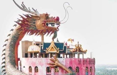 Tuong rong khong lo cuon quanh den 17 tang o Thai Lan hinh anh