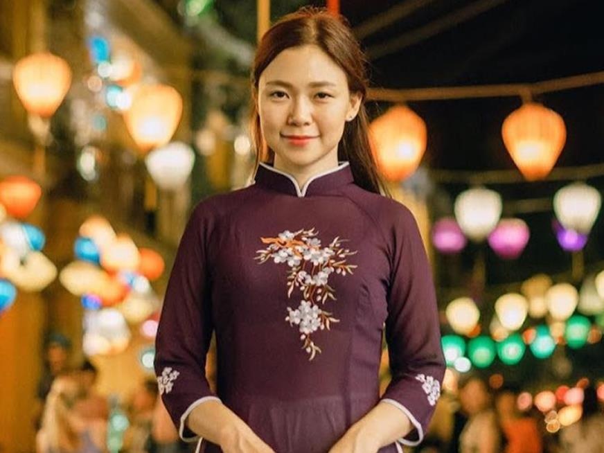 Ngam ve dep doi lap giua ngay va dem cua pho co Hoi An hinh anh