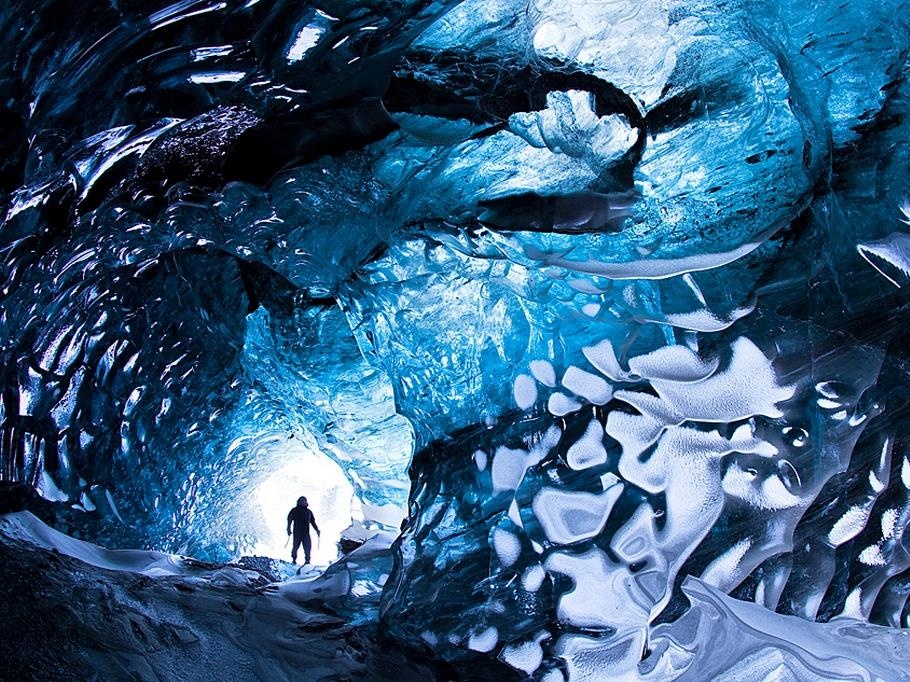 Hang dong bang xanh ngoc huyen bi o Iceland hinh anh