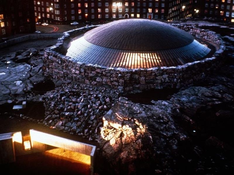 Nha tho co kien truc nhu dia bay an trong long da hinh anh