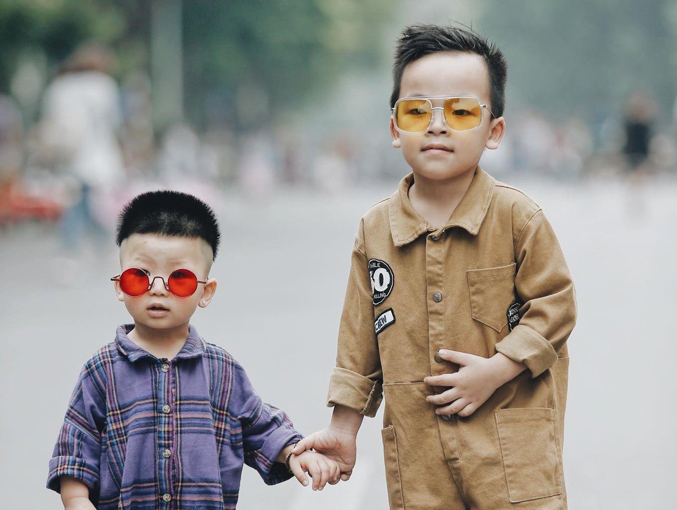 Dan mau nhi an mac chat, do bo tren san dien thoi trang duong pho hinh anh