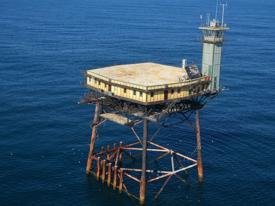 Khach san giua bien, nguy hiem nhat the gioi hinh anh