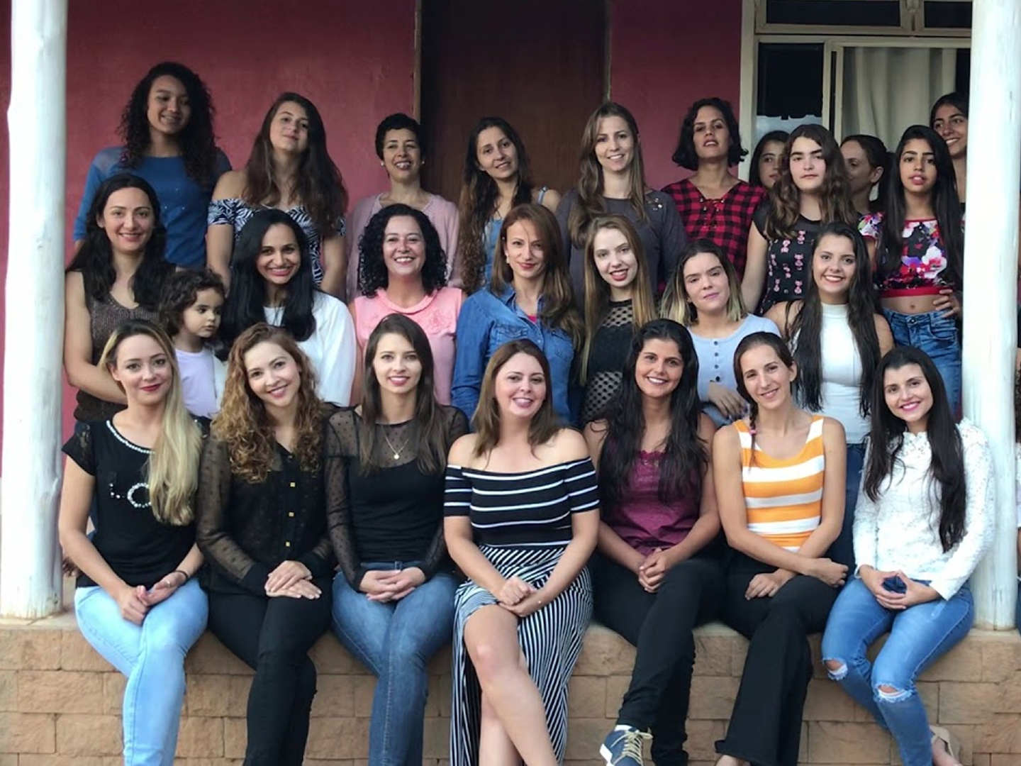 Ky la ngoi lang chi co phu nu sinh song hinh anh