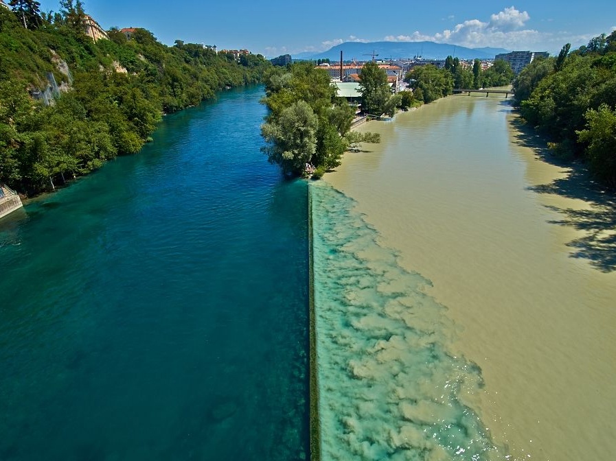 Noi hai song gap nhau nhung mau nuoc khong hoa lan hinh anh
