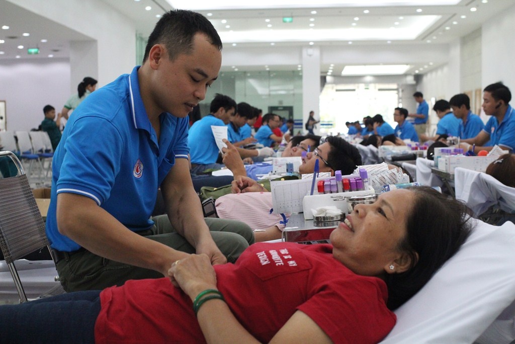 Binh Duong hien mau cuu nguoi vao dip Tet hinh anh