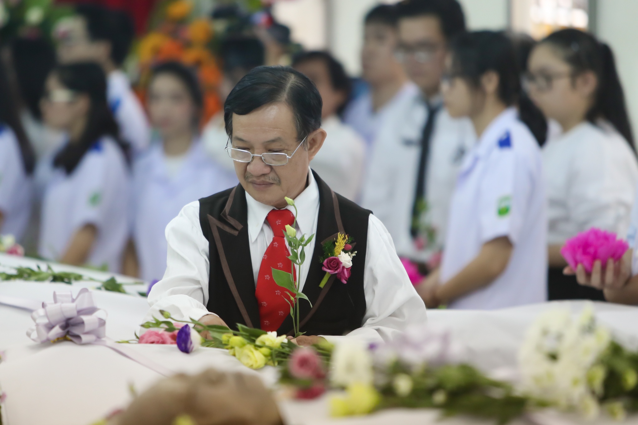 Tri an nhung nguoi chet phuc vu su song hinh anh
