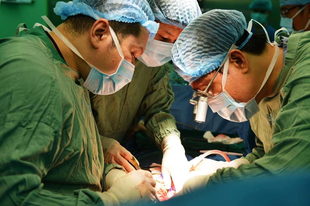 Trao qua Tet cho gia dinh nhung nguoi hien tang hinh anh