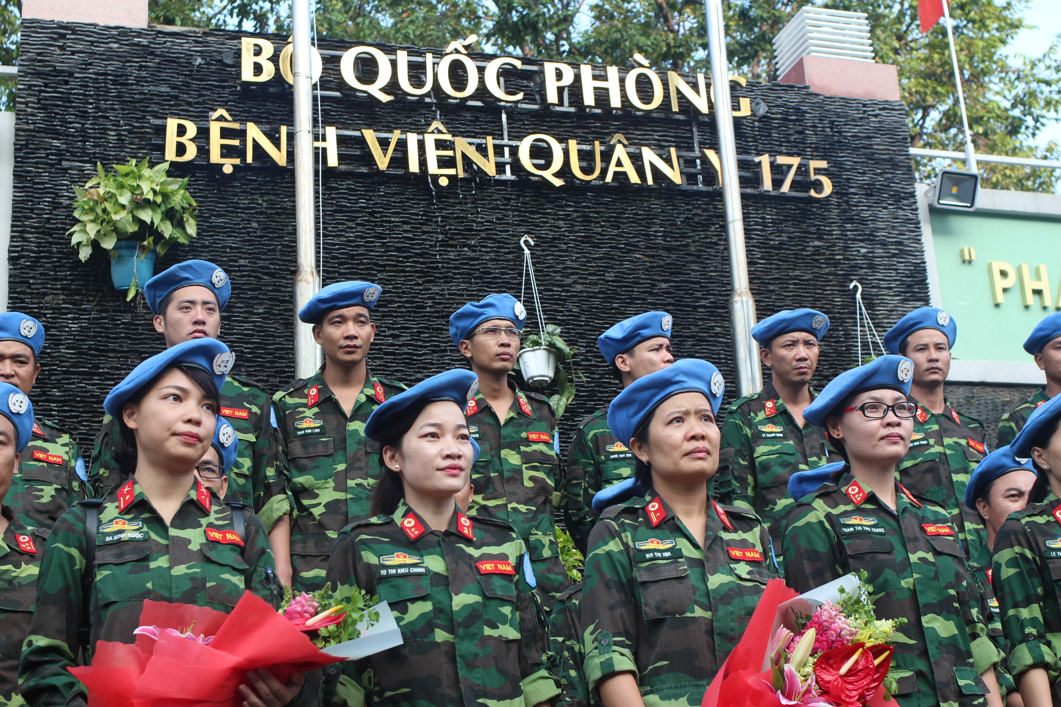 Bac si ‘mu noi xanh’ se len duong sang chau Phi vao cuoi thang 6 hinh anh