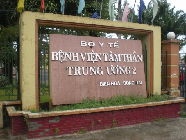 Benh vien Tam than Trung uong 2 cap phat thuoc qua han su dung hinh anh
