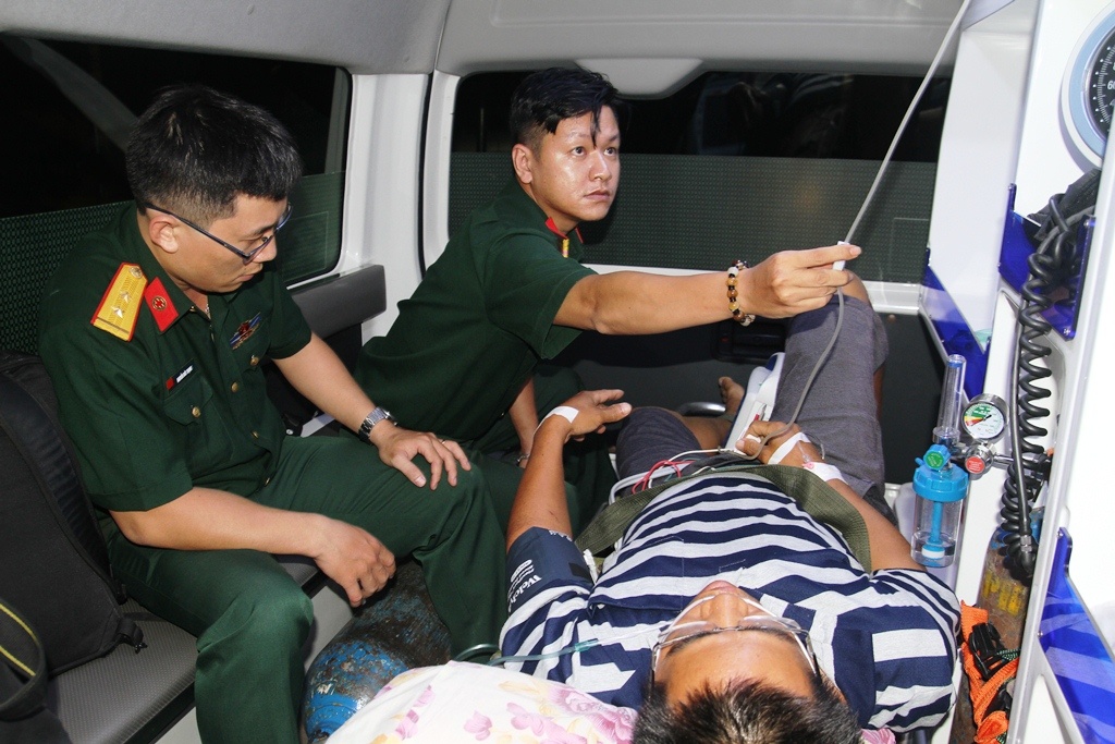 cap cuu Truong Sa anh 2