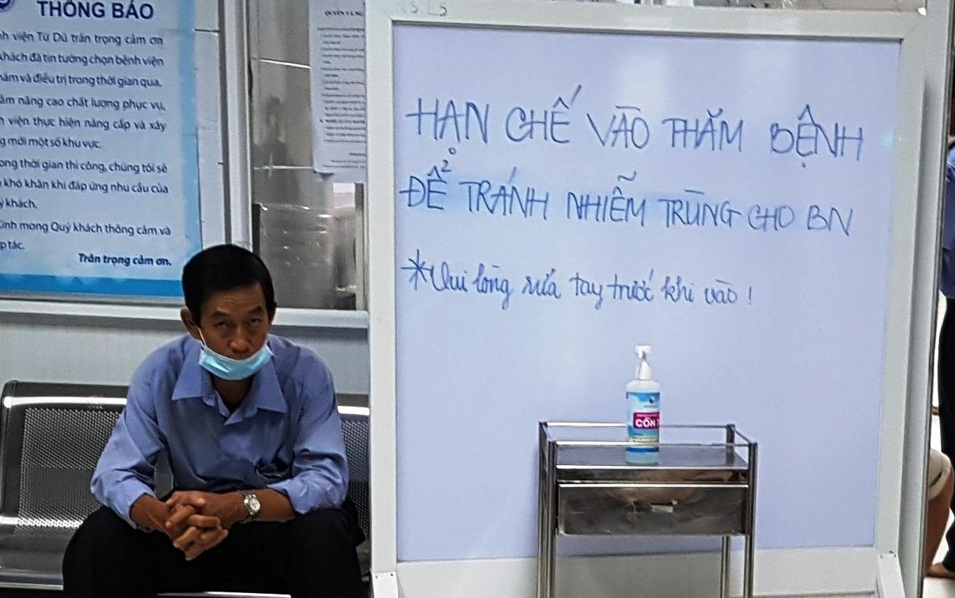 Benh vien Tu Du cach ly 80 nguoi nghi mac cum, hoan mo 4 ngay hinh anh