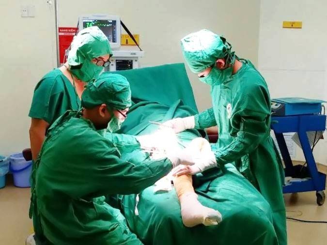 Chang trai bai liet di dung thang bang nho keo dai chan them 4,2 cm hinh anh