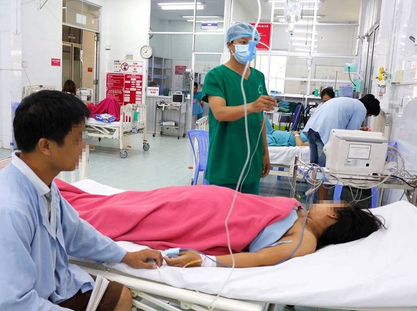 Cuu thai nhi bi day ron that nut, quan co khi chua chuyen da hinh anh