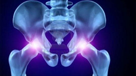 Dung xi mang khang sinh chua lanh khop hang nhiem trung sau 14 lan mo hinh anh